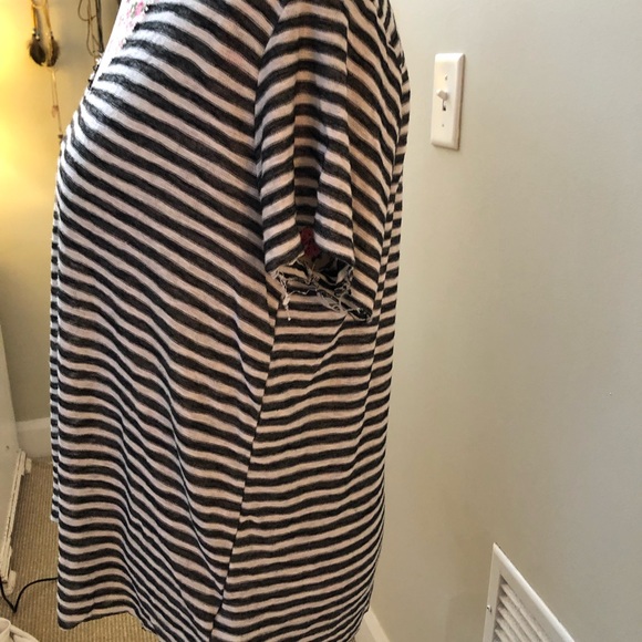 Urban Outfitters Distressed Top - Picture 2 of 4